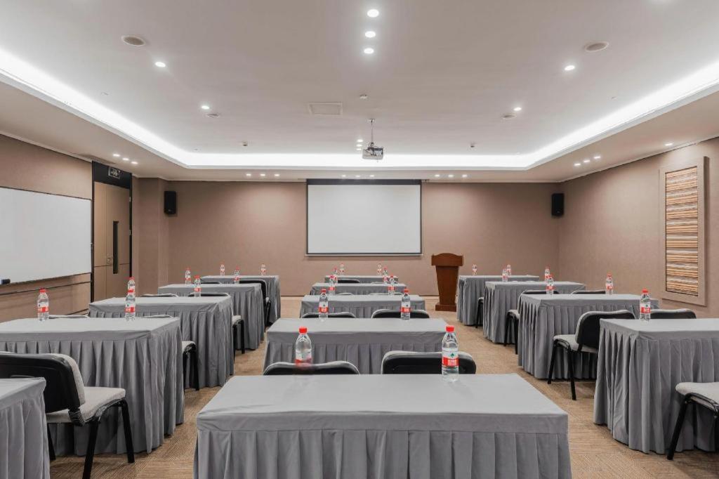 Home Inn Plus Shanghai New International Expo Center Yushan Road Yuanshen Sports Eksteriør bilde